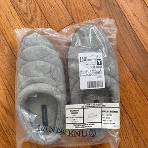 NWT- Lands’ End Fleece Clog Slippers Size 7